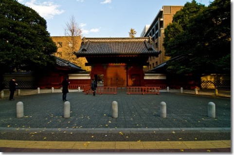 サザエさんの｢波平｣と｢アナゴさん｣は京都大学出身。ノリスケは東大法学部出身。