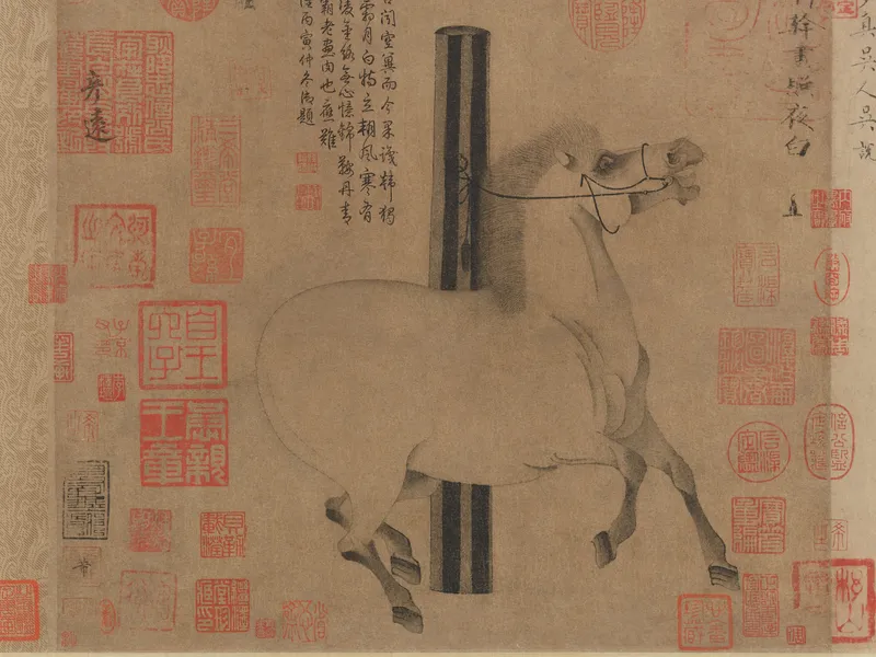 木の杭につながれた白い馬が、首をふり上げていななこうとしている昔の中国の絵